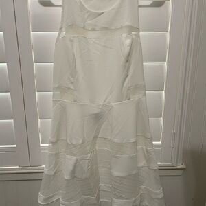 Elegant White Sleeveless Dress